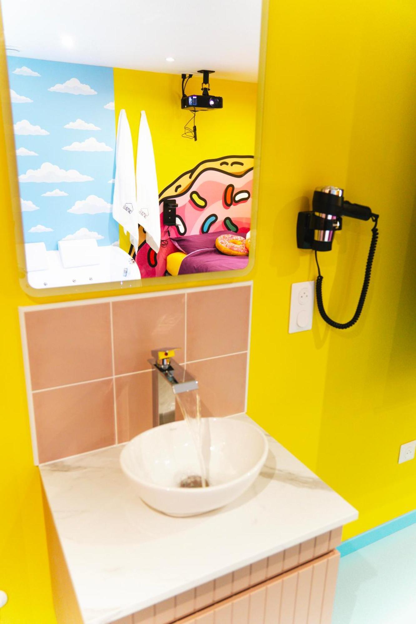 Capsule Springfield - Balneo -Sauna - Billard ดูเอ ภายนอก รูปภาพ